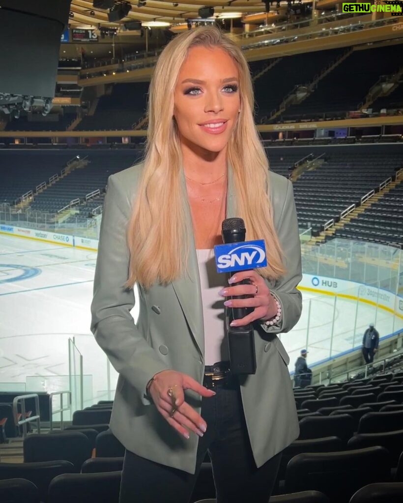 Julie Stewart-Binks Instagram - Portrait of a woman who likely claps like Nicole Kidman 💅 #NYR #nyrangers #NHL #SNYtv #hockey #sports #newyork #whydoiholdmgfingerslikethat Madison Square Garden
