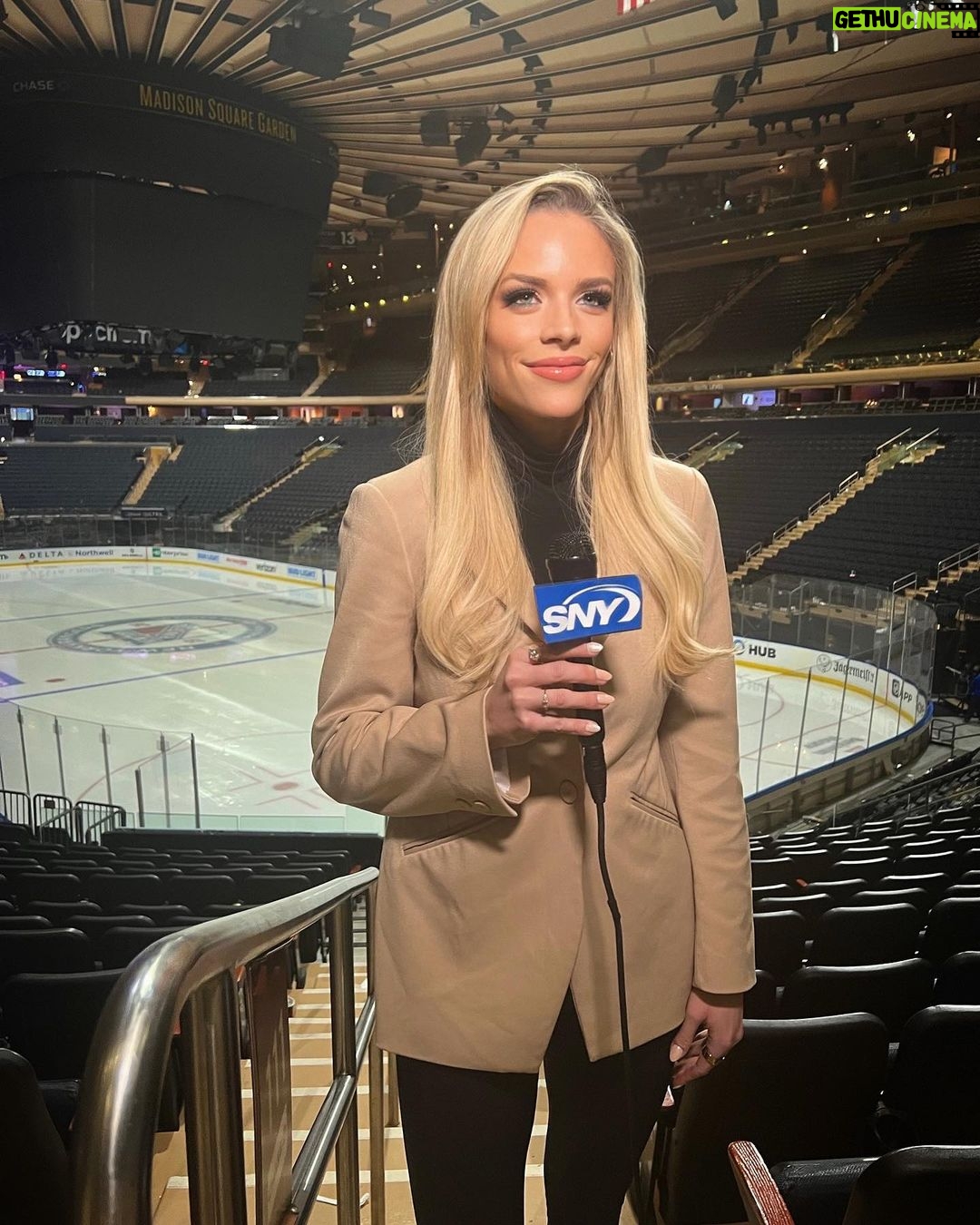Julie Stewart-Binks Instagram - It’s been a great 20 hours of hockey. From the studio, to the rink, always grateful to do what I love. ❤️🏒🗽 #hockey #reporter #analyst #nhl #newyork #newyorkrangers #sny #rangers #aroundtherinkswithbinks #fullhouse Manhattan, New York