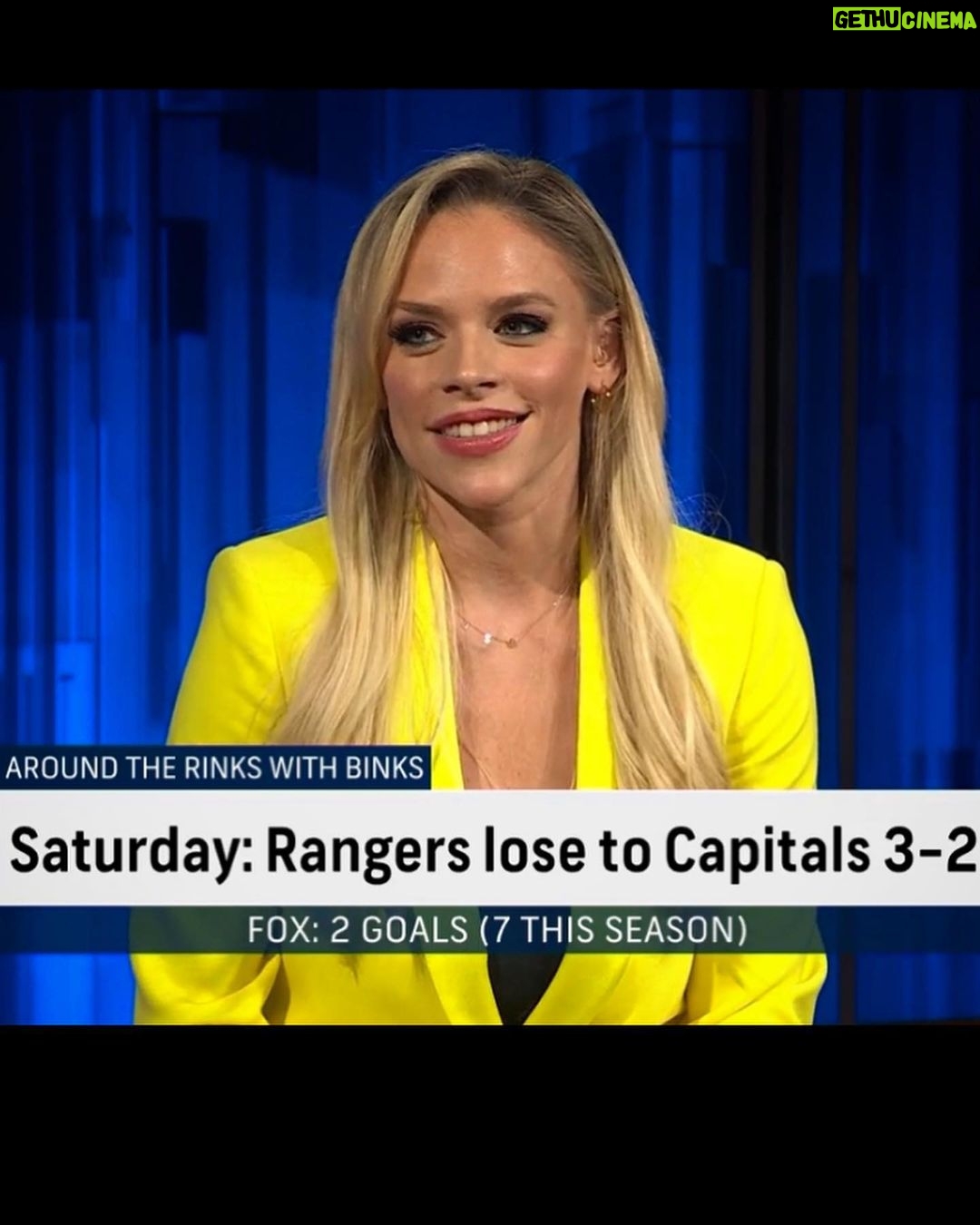 Julie Stewart-Binks Instagram - It’s been a great 20 hours of hockey. From the studio, to the rink, always grateful to do what I love. ❤️🏒🗽 #hockey #reporter #analyst #nhl #newyork #newyorkrangers #sny #rangers #aroundtherinkswithbinks #fullhouse Manhattan, New York