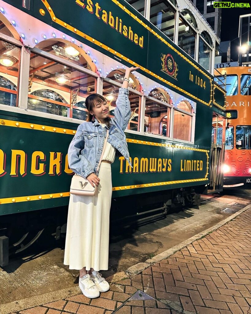 Julie Tan Instagram - Indulge in the magic of Hong Kong's city lights as you hop aboard the Party Tram after a day of shopping! @hktramparty @hktramways #hktramparty #香港电车 #discoverhongkong #hellohongkong