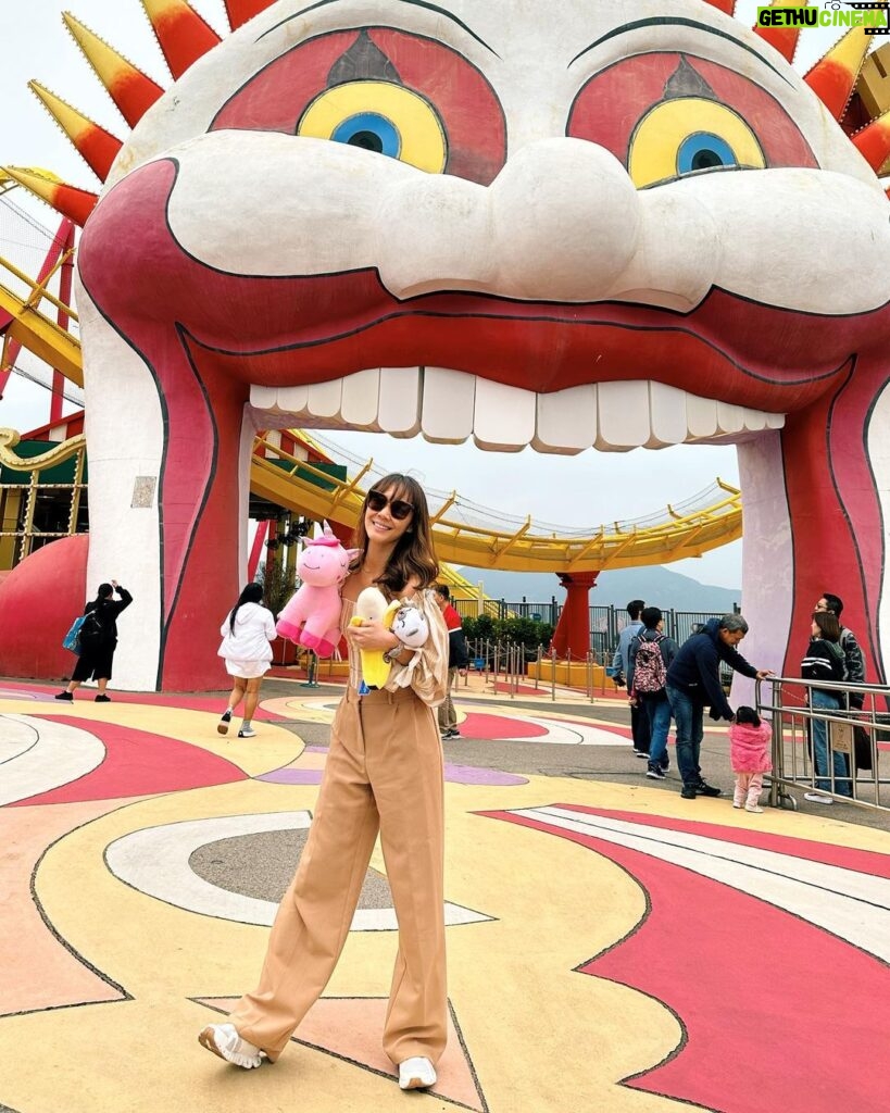 Julie Tan Instagram - Life is like a roller coaster, enjoy the ride! 🎢 Ocean Park Hongkong