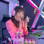 Julie Tan Instagram – Gaming can get very intense! And sometimes, I feel drained even after just 1 game. With just one shot of @5hourenergysg, you’ll get the mental focus and energy boost you need for your next match! Also, it’s a healthier alternative with no sugar and only 4 calories! 

Plusssss, for all you Spiderman fans, buying a 5-hour ENERGY®️ x Spider-Man™️: Across the Spider-Verse 6s branded pack gets you a movie edition figurine which features Gwen Stacy as well! 

Get yours now from major convenience stores or on @5hourenergysg online store: https://bit.ly/SPVJulie. Watch Spider-Man: Across the Spider-Verse. In cinemas June 1. Can’t wait! 

#EnergyForEveryDimension #SpiderVerseSG #energyshot #Ad #Sponsored #5HourEnergySG