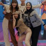 Julie Tan Instagram – When shifts and transitions in life shake you to the core, see that as a sign of greatness that’s about to occur. Your vibe attracts your tribe 🤩 #iamicon

@chrysanlee @seathebreezee @cantikacitra