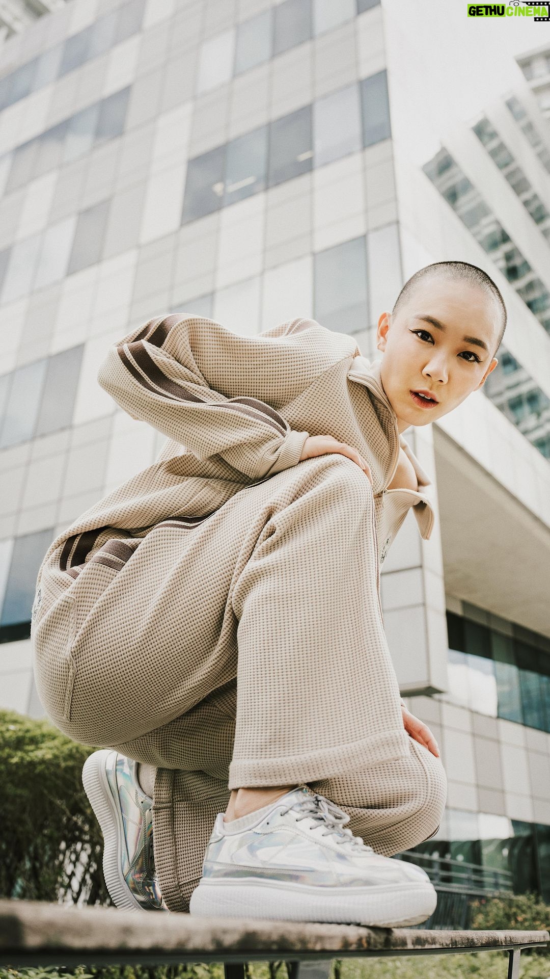 Julie Tan - 2.8K Likes - Happy girls shine brighter ✨
Dazzle in the @OnitsukaTigerOfficial HOLIDAY AURORA DELECITY this holiday season!
@OnitsukaTigerSG #DELECITY #OnitsukaTigerSG #OnitsukaTiger