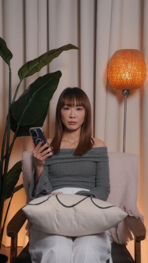 Julie Tan Instagram - You never know when being kind can be exactly what someone else needs. Let’s be kinder to those around us as well as our online communities.