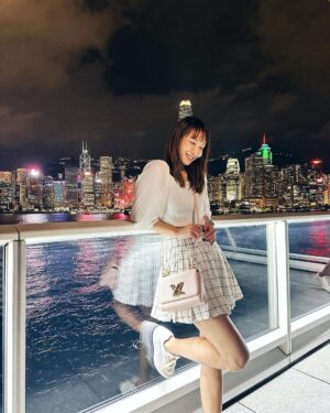 Julie Tan Instagram - Looking back at this photo, I remembered how I felt... I took a moment for myself, drew in a deep breath, and mumbled under my breath about how beautiful that night was. It was awesome to be there, enjoying the night with great company, whom I consider my family. @lnxglobal_official 

#hellohongkong #discoverhongkong