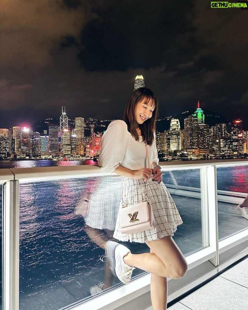 Julie Tan Instagram - Looking back at this photo, I remembered how I felt... I took a moment for myself, drew in a deep breath, and mumbled under my breath about how beautiful that night was. It was awesome to be there, enjoying the night with great company, whom I consider my family. @lnxglobal_official #hellohongkong #discoverhongkong Harbour City,hongkong