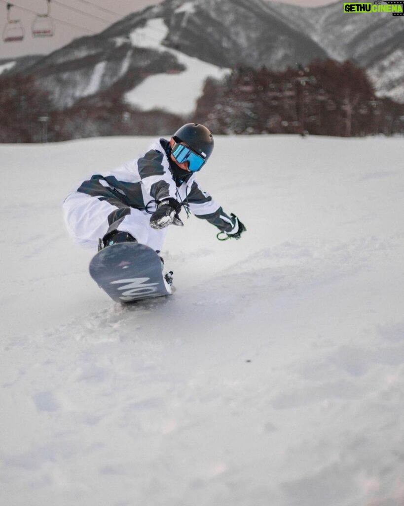 Julie Tan Instagram - First challenge of 2024 - Snowboard for 9 days straight! Checked ✔️ 📸： @ted__charles 栂池高原スキー場 (Tsugaike Kogen)