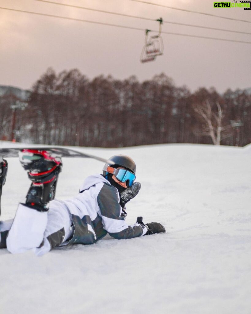 Julie Tan Instagram - First challenge of 2024 - Snowboard for 9 days straight! Checked ✔️ 📸： @ted__charles 栂池高原スキー場 (Tsugaike Kogen)