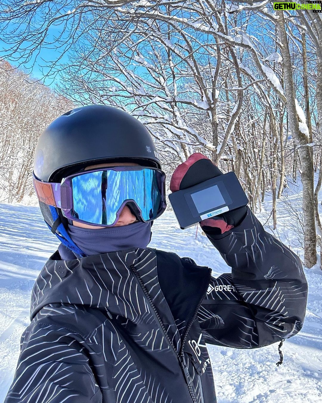 Julie Tan Instagram - Been working out and meditating in preparation for this trip 🇯🇵 Glad to be able to apply what I’ve learnt during my meditation sessions for my snowboarding - you just need to trust and go with the flow ✨ Thank you @changirecommends for keeping me connected on my trip! 白馬岩岳 Hakuba Iwatake