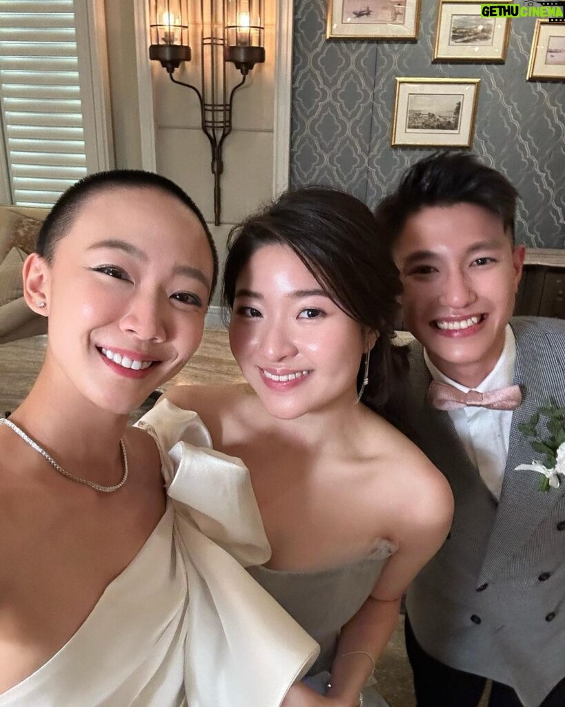 Julie Tan Instagram - First wedding of 2024! Congratulations @charmainexhui and Shane! Had a new experience at “trying to get” the bride’s bouquet, except that we don’t have to snatch it! We leave it to the hands of the bride 💗 Wishing you both a blissful marriage! The Fullerton Bay Hotel Singapore