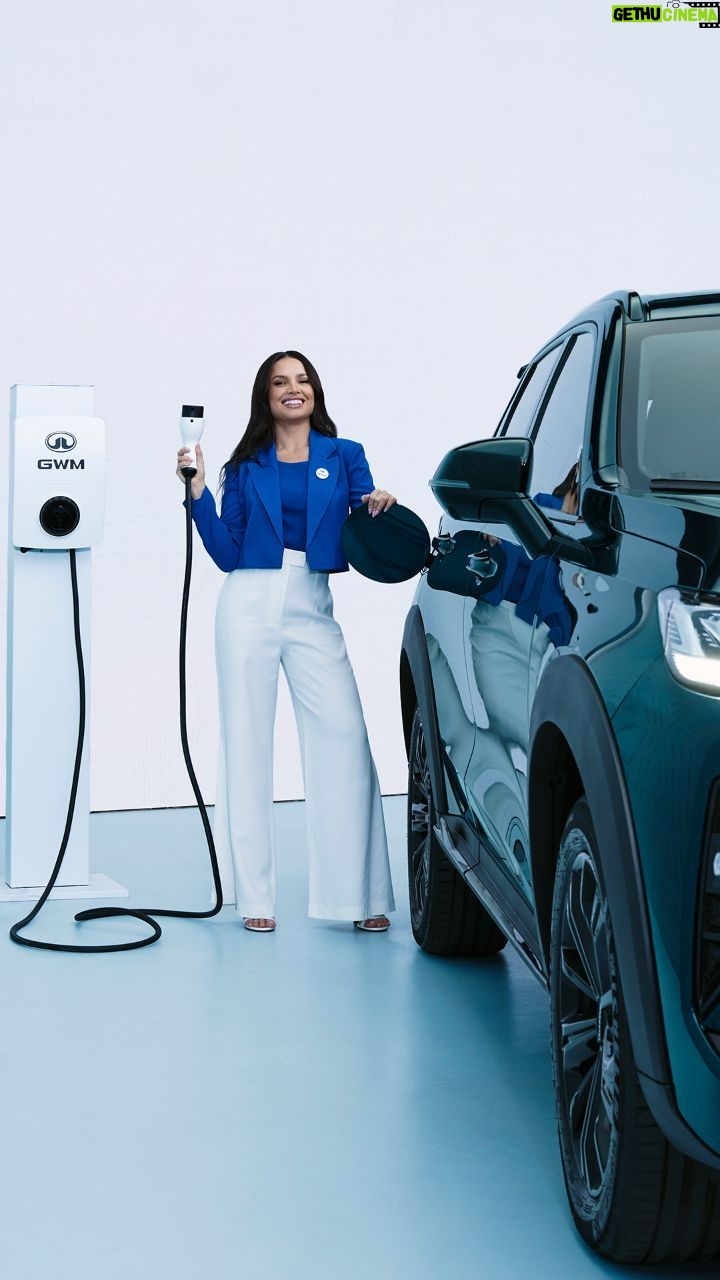 Juliette Instagram - A eficiência é um assunto que tem tudo a ver com a GWM. Então, no episódio de hoje, Juliette fala um pouco mais sobre o custo para recarregar a bateria do seu carro elétrico ou híbrido. Dá só uma olhada. #GWM #hellotomorrow