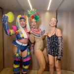 Juliette Instagram - Todo mundo vai pular com mainha hoje. Olha quem veio pra farra comigo: @juliette e @gloriagroove! 😍 Vai começar mais um dia de #CarnavalDaVeveta. Simbora meu povoooooo!!!! 💃🏻#Ivete30 Salvador, Bahia