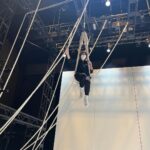 Jun Sena Instagram - ⁡ ⁡ 毎朝、キャスト全員で円になってウォーミングアップをし、エアリアル確認をしています。 ⁡ その様子を写真に収める、運動会ではりきってるお父さんみたいな人がいます。 ⁡ 葛山先輩です。 ⁡ みんなのお父さんです。 ⁡ ありがとうございます。 ⁡ ⁡ #モンスターコールズ #ウォーミングアップ #エアリアル #葛山信吾 さん #ありがとうございます #でも写真撮るの #あまり上手くありません 笑 ⁡ photo by @s_katsurayama