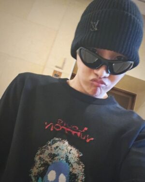 Jung Ho-seok Instagram - Happy hobi day🤣💜💕🫡