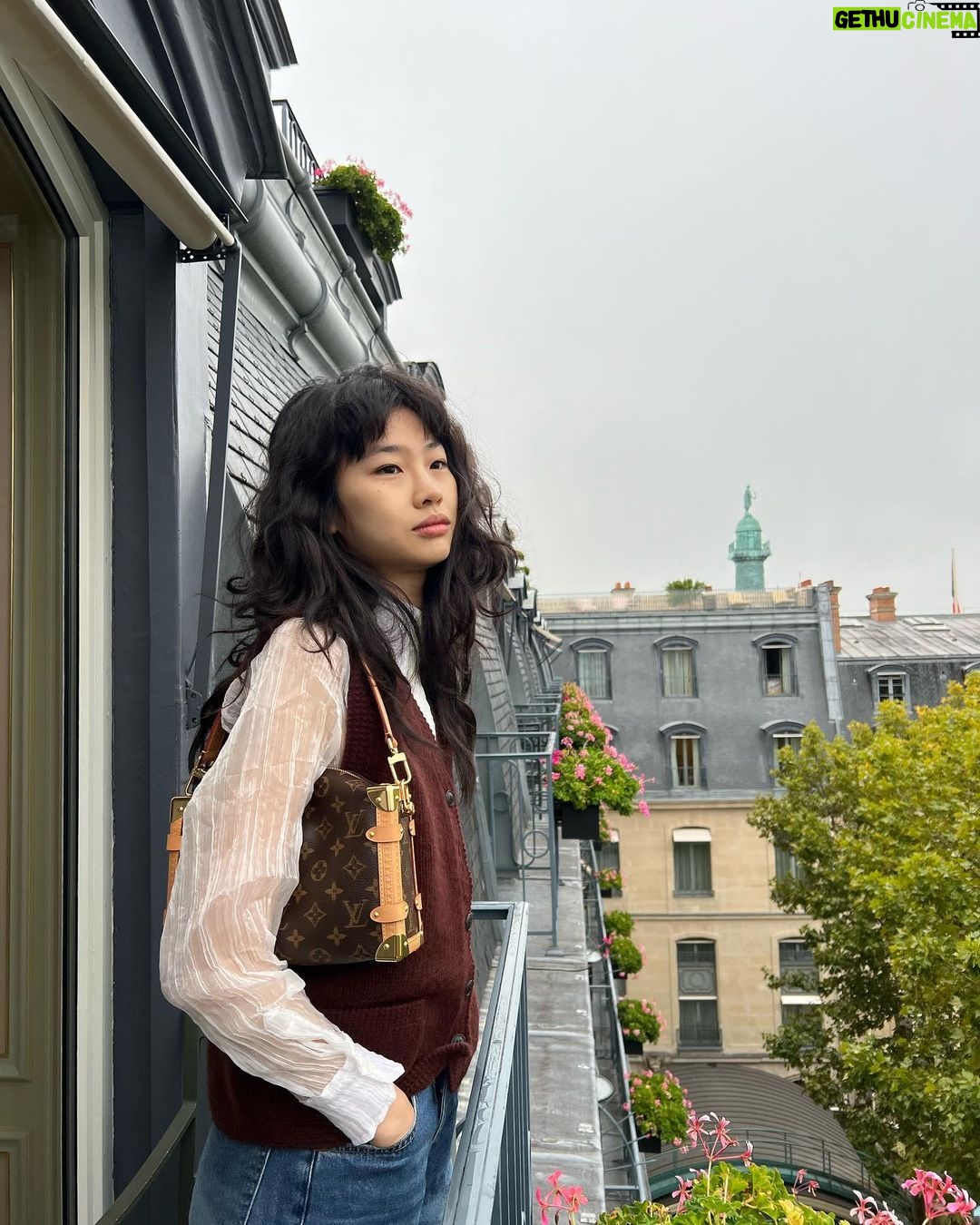 Jung Ho-yeon Instagram - Instagram Addiction Caused by Jet Lag 🫨🫨🫨