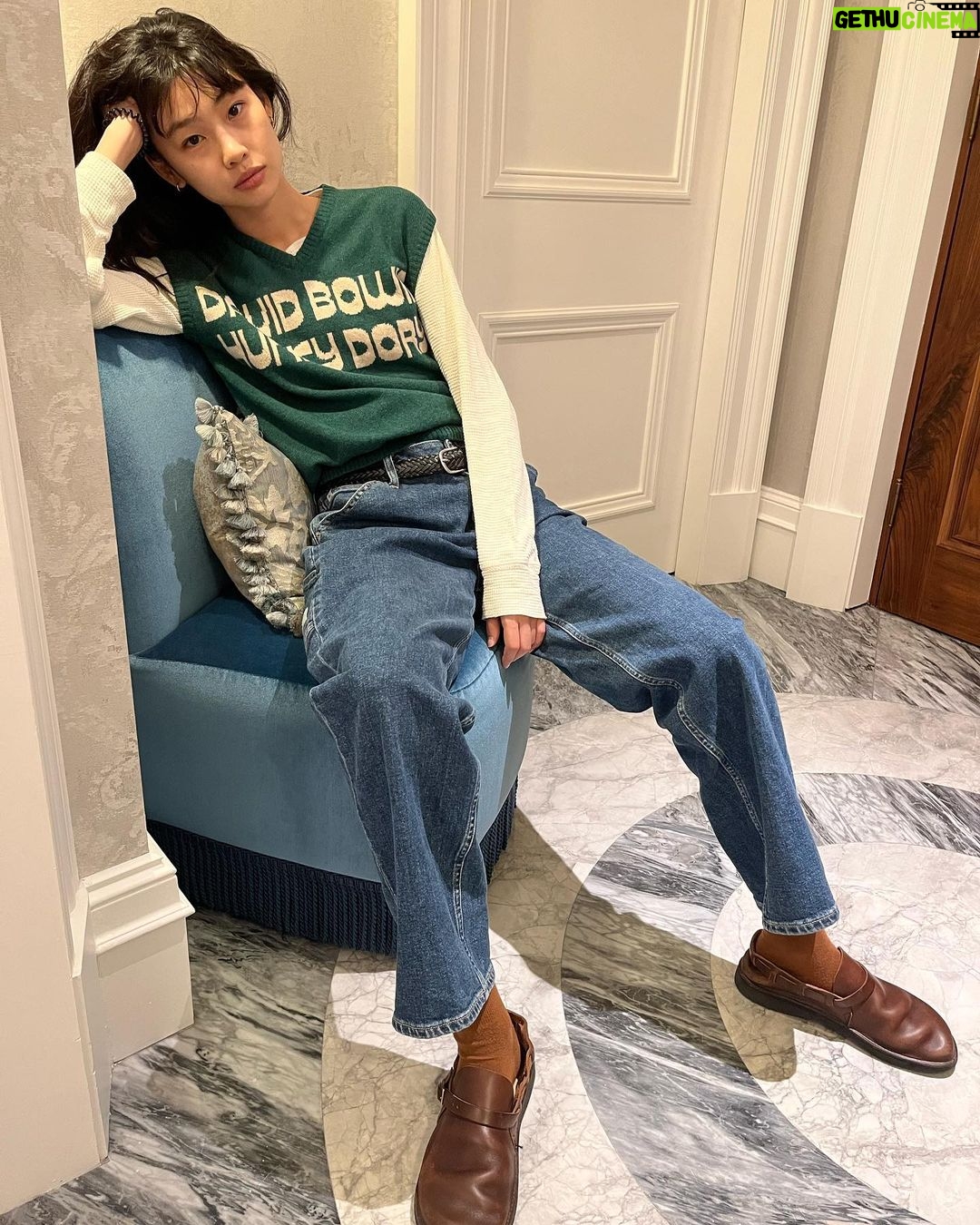 Jung Ho-yeon Instagram - Instagram Addiction Caused by Jet Lag 🫨🫨🫨