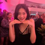 Jung Ho-yeon Instagram - 🙌🏼 윤영이가 찍어준 사진이랑 ♥️ 제레미가 찍어준 사진이랑 ♥️ 그리고 이번 루이비통 서울쇼의 히든카드 황동혁 감독님 👏🏼🙌🏼 그리고 그리고 룩을 완성해준 헤어 이혜영, 메이크업 이준성, 스타일리스트 윤애리 ♥️