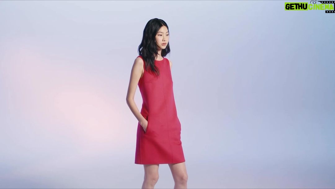 Jung Ho-yeon Instagram - What a wonderful world πΆπ