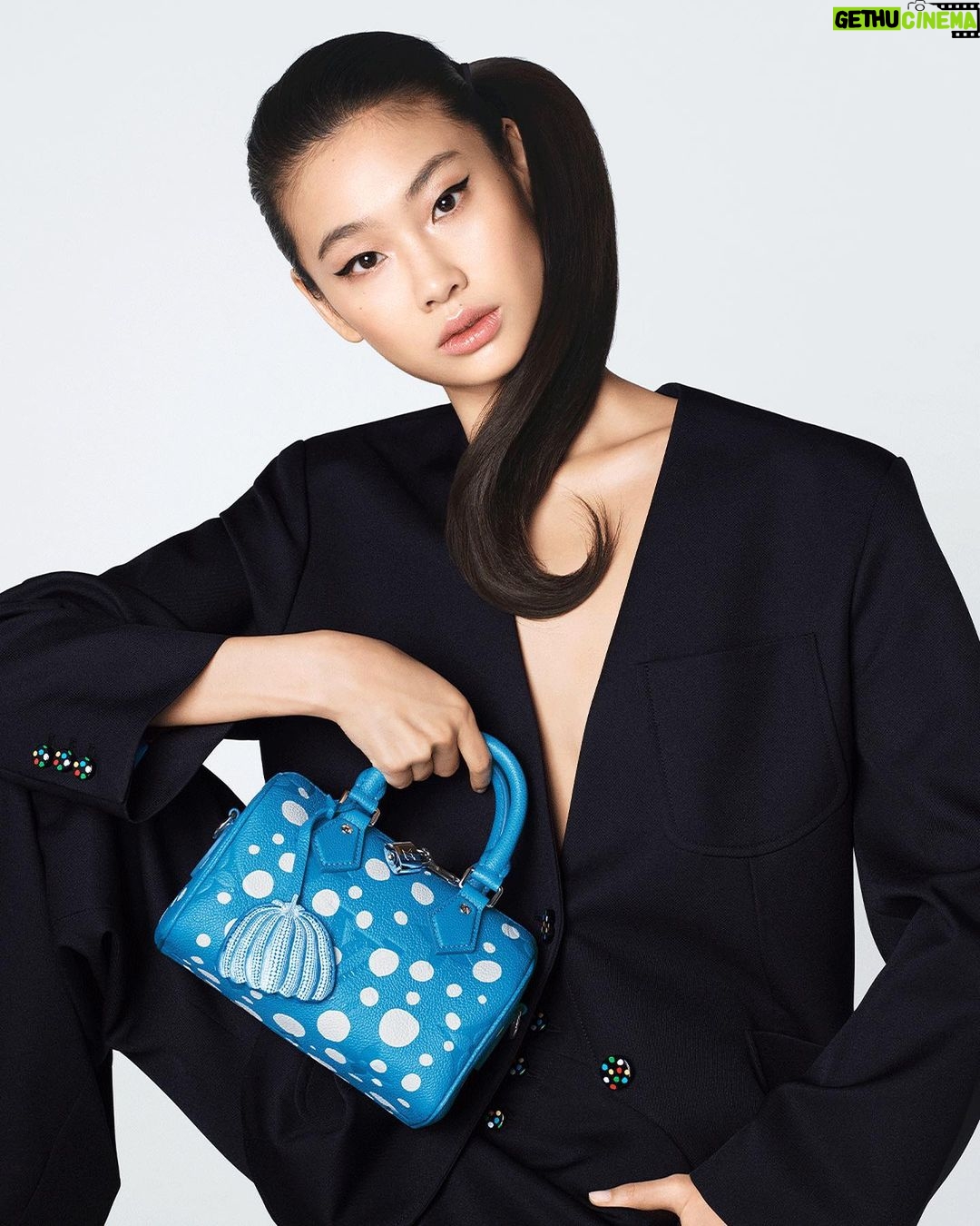 Jung Ho-yeon Instagram - 💙🦋 @louisvuitton 🦋💙