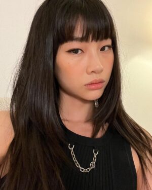 Jung Ho-yeon Instagram - 🦋💙
