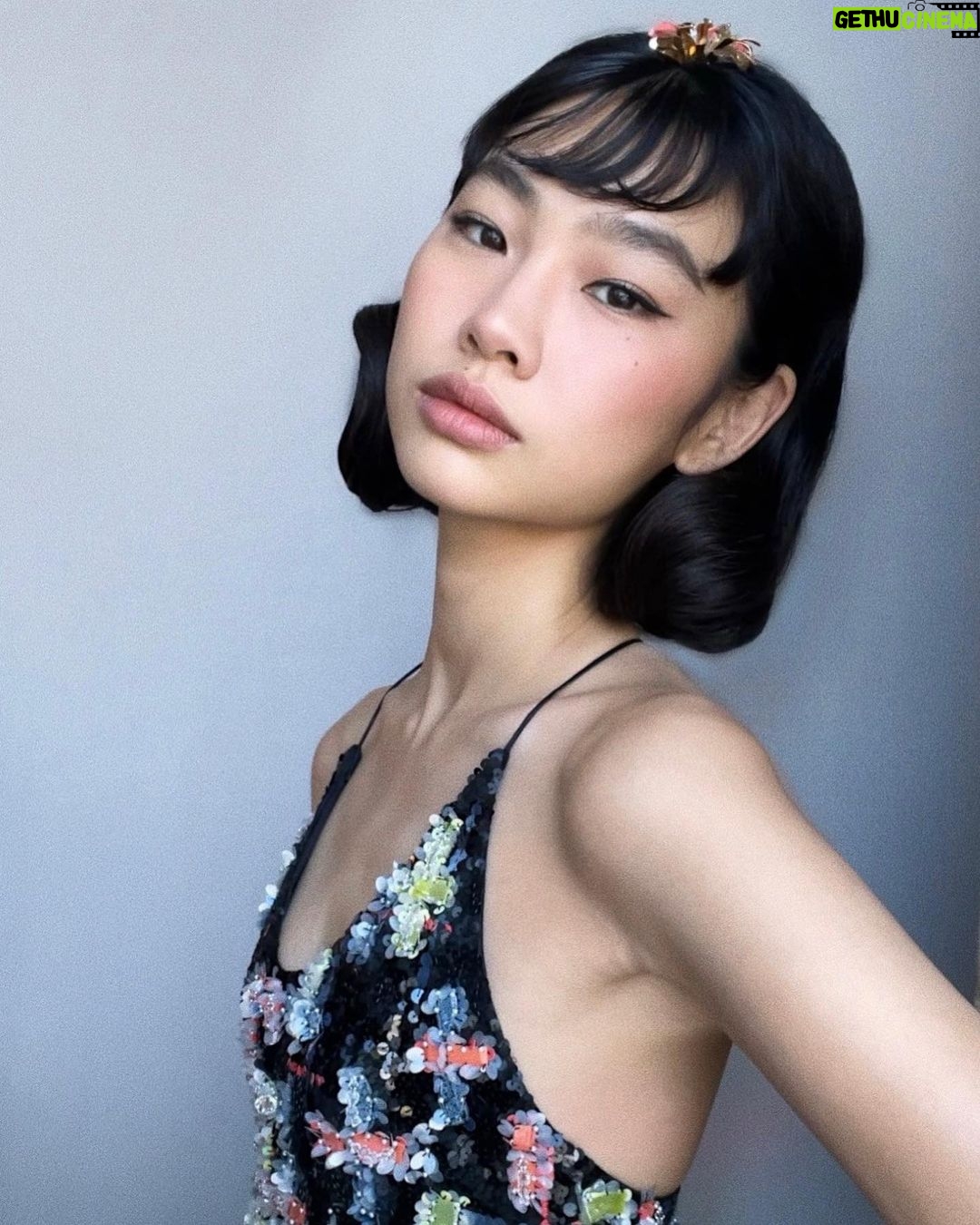Jung Ho-yeon Instagram - Thank you so much @televisionacad @squidgamenetflix @netflixkr @netflix and @louisvuitton for making a magical night ♥️🥳 and with ma unnis @aeriyun @ninapark @jennychohair and Shari ♥️