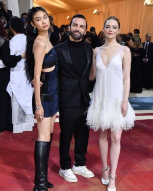 Jung Ho-yeon Instagram - @metgalaofficial 🦋 @louisvuitton 💙