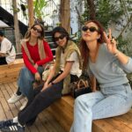Jung Ho-yeon Instagram - 👩‍👩‍👧♥️