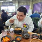 Jung Ho-young Instagram - 소문만 듣다가 오늘 처음와봤는데 내장탕이 건더기가 진짜 실하고~~ 내장이랑 고기가 이렇게 많이 들어갔는데 국물이 진짜 깔끔하고 시원해요 ♡♡ 연말에 마신술 싹다 해장됩니다 ^^ #카덴 #정호영셰프 #함덕골목해장국