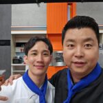 Jung Ho-young Instagram - 치열했던 경연 닭싸움 정말 너무 열심히 준비했지만 아쉽게도 결승까지 못갔네요 하지만 즐거웠습니다 그리고 우리 도우 너무너무 고생했다 근데 너 얼굴이 너무 작다ㅠㅠ #카덴 #정호영셰프 #김도우셰프 #닭싸움 Yeonhui-dong, Seoul