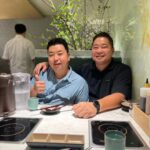 Jung Ho-young Instagram - 압구정동 현대백화점본점에 먹보스 주엽이형이 떴어요 ㅋㅋㅋ 샤브카덴 스끼야끼 끝내줍니다 ~~~ #카덴 #정호영셰프 #현주엽 #먹보스쭈엽이 현대백화점 압구정본점