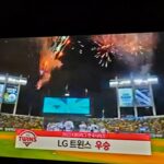 Jung Ho-young Instagram - 드디어 LG트윈스가 29년만에 우승을 했습니다 ^^ 선수단도 LG트윈스 팬들도 모두모두♡♡ 고생많이하셨습니다 너무너무 행복한 밤입니다♡♡♡♡♡♡♡ #카덴 #정호영셰프 #lg트윈스 #우승 #v3 Seoul, Korea