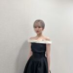 Jung Ji-so Instagram - 어제 감사함속에 드라마 팀으로 2022KBS연기대상 에서 신인상을 받았습니다!!!💐 긴시간 혹은 짧은시간동안 청소년연기상 아역배우분들부터 선배님 한분한분의 수상소감을 들을수있었던 그시간은 새해로넘어가는 순간만큼 값지고 소중한 그리고 가슴따듯해지는 시간이였고 또 25으로 넘어가는 저에게 우연의 선물같은 배움이였습니다. 신인상을받게해준 드라마커튼콜 선배님 얼굴을보니 창피하게 에휴 울음이터졌는데요... 사실 커튼콜 이라는작품 안에스며들기에 너무나부족하고 서윤희라는 역할을 소화하고 만들어가기에 택도없는 저 였기에 초반엔 늘 조금더 체력이소비되고 조금더 심적인부담이컸었는데 표현하지않고 항상 묵묵하기만한 저에게 꼭 먼저 알아보시고 손내밀어 조언해주시고 위로해주시고 손잡고 끝까지 함께데리고가시겠다며 이끌어주시던 선배님들 그리고 감독님 또 스탭분들이시기에 아무런 조건없는 사랑을 받고 드릴수있는것이 없기에 아쉽고 감사합니다❤ 감사한만큼 든든하고 대견한후배가되어가겠습니다💐 👑@aluu_minseon 💄@aluu_hanhyunjae85