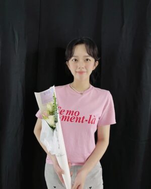 Jung Ji-so Instagram - 사랑했고사랑하는 
WSG워너비💌

#Cherish #blessed #precious