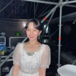 Jung Ji-so Instagram - 곧 6시25분에 만나유!👋🏻👋🏻 (비비드님 사진 한장만 쓰겠슴다🙏🏻❤️)
