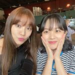 Jung Ji-so Instagram – 늘 더 잘할수있다며 지켜봐주시는 
은혜언니와🌺 쑥스러운 나🤦🏻‍♀️