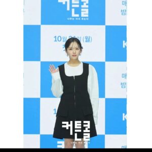 Jung Ji-so Instagram - KBS2TV커튼콜 포토타임🌳

지원선배 하늘선배 상현선배와 함께할수있어서 감사했고 행복한하루였습니다💜💙💚

<커튼콜>매주 월화kbs2 밤9:50

출처:kbs

👗🩰@zziyoni 
  @pe_arswim 
🎀💄@aluu_yelee  @aluu_jiyeon