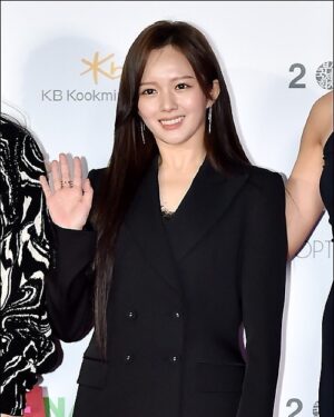 Jung Ji-so Instagram - 설레고 떨렸던 #BIFF 
세상 멋진  선배님들과 함께 💖
너무나 행복했던 개막식이였다🍀