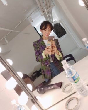 Jung Ji-so Instagram - 오늘 <방법 재차의> 제작보고회를 다녀온 오늘은방법사인 나!
7월 28일에 개봉하는 재차의!!