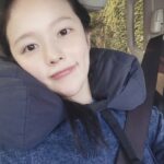 Jung Ji-so Instagram - 오늘같은 날씨 어땠어유~? 나는 쬐끔 더웠어유 🌻