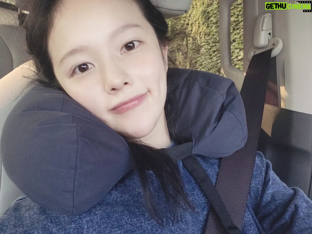 Jung Ji-so - 20.5K Likes - 오늘같은 날씨 어땠어유~?
나는 쬐끔 더웠어유
🌻