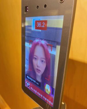 Jung Ji-so Instagram - 🐞오늘은 어떤하루를 보내셨나용!🐞