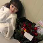 Jung Ji-so Instagram - 당신들 하랑이 또...ㅋㅋㅋㅋ 어제는 어묵과 호빵 마싯는 커피차가왔어유 커피차 🎁 온지얼마안된것같은데 또 오다니 아침새벽에 메이크업하다가 듣고 잠이확깼어요 아니 또??!!!😧😵 촬영중 커피차도착소식에나와보니 스탭분들이 모두행복하게 어묵과호빵을드시구계셨어유💌🙊 하랑이 덕분에 이번 촬영현장은 행복하고 가족같고 모두를, 울드라마를 사랑하게된것같아요..💖 늘고맙고사랑하구 진짜 왕재밌는 모습으로 보답할게요 진짜🤙🏻