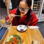 Jung Ji-so Instagram - 🍽🍺🌏!