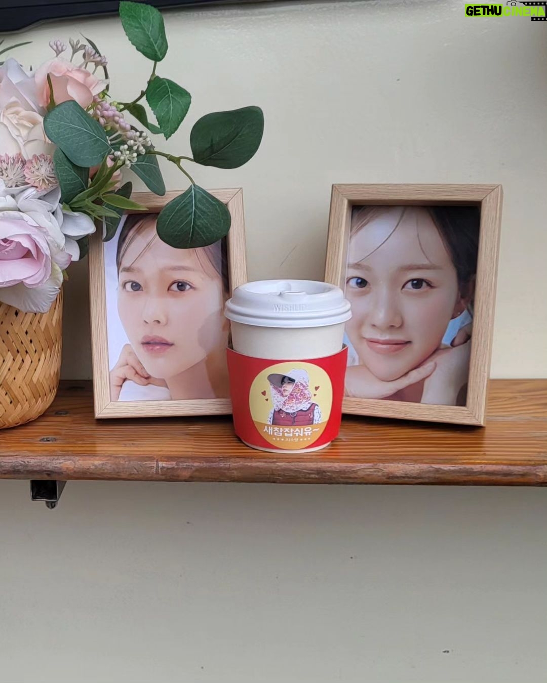Jung Ji-so Instagram - νλμ΄ λπ€¦ββοΈ μμΉ¨μΌμ°λΆν° μμ°Έλ¨Ήκ³ μΌλ§€λ νμ΄λκ³ λ―Έμμ€λ½κ³ . κΎΈλ©°μ€μ¬μ§λ³΄κ³ λ μΌλ§€λ κ³ λ§κ³ .. 문ꡬμ¨λμκ±° 보ꡬ μμμΌλ‘ ν루λ₯Όμμν΄μ μ€λν루 ν볡νλμ§ λͺ¨λν°μ λ μλ νλν μ
λμμμλ³΄κ³ κ³μ μ€νλΆλ€μλ³΄κ³ λ μΌλ§λ λΆλλ¬μ λμ§ γ
γ
γ
! μ€ν°μ»€ μ¬μ§γ
γ
γ
γ
μΈκΈ°λλ§μμ λͺ»κ°μ Έκ°μ λΆκΉμ§ μκ²Όλ€λ! (μμ μμλ μ λ
μμ¬λ‘ 보λ΄μ£Όμ μ°λ¦¬μ€νμꡬλ€λμλ½ λμ νΈκΉμ§ ν볡νκ² μμ¬νμ΄μ ππππβ€) μ λ§ λ§€λ² μ²μμκ°λΆν° λ κ³ λ§μμ ..β‘