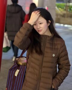 Jung Ji-so Instagram - ❄☃️❄🎄🎁🎉⛸