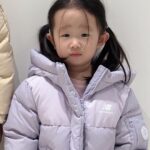 Jung Kyoung-mi Instagram - 슬슬 겨울 준비! 옷 정리 한번 싹~~~해야하는데… 구찮아 ㅋㅋ 일단 겨울 점퍼부터 준비합니다! 애들 옷은 뉴발이지👍🏻 @newbalancekids_kr
