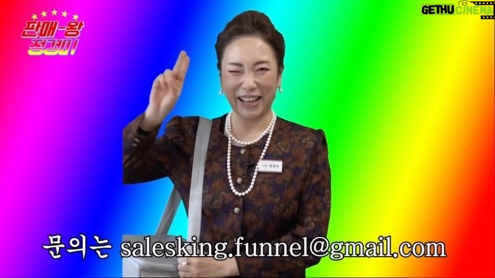 Jung Kyoung-mi Instagram - 판매왕 정경미 인사 드려요! 드디어 공개합니다! 갱미의 유튜브 채널 입니당!! 네이버 쇼핑 라이브 하면서 진짜 방문하고 싶다는 생각 했었거든요? 갑니다!!! 불러만 주세요!! 좋은 제품 들고 우리 싸모님댁으로 갑니다🚗🚗 유튜브에서 검색해주시고 구독 꼭!!!!!!!! 부탁 드립니다….. (간절.. 애원… 플리즈…)