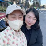 Jung Kyoung-mi Instagram - 저에게도 팬이 있습니다❤️🧡💚 우리 케이크 싸장님🎂 인스타 친구로 만나서 얘기도 나누고 친해졌지요:) 준이 생일 케이크 주문도 하고 이번에 새해 케이크 주문 했는데 글쎄!!! 케이크와 함께 풍선을 써프라이즈 선물로 ㅜㅜ 하…. 증말 감동감동 한 바가지…. 판매와 증갱미 대박나겠다 진짜!!! 우리 케이크싸모님.. 정말 감사해요!!! 오!!!! 판매왕 한번 찾아가야겠네 ㅋㅋㅋㅋㅋ 인천 케이크는 @cookie.hae 싸랑합니다~~~~~ 나 팬 있는 여자야~~~~~~ (우리 케이크싸모님은 성시경님을 완전 좋아하심 ㅋㅋㅋㅋ)