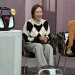 Jung Kyoung-mi Instagram - 🔥세 탕 뛴 갱미의 하루🔥 요즘 참 감사한 하루하루입니다:) 오늘은! ✅오전 7시 25분 NS홈쇼핑 ✅오전 11시 네이버쇼핑라이브 ✅오후 4시 SK스토아 그리고 중간에!! 판매왕 정경미 의상 피팅!! 제가 진짜 좋아하는 동생 샵이어요😊 크크셀렉샵 @_vintagekk 요며칠 새벽부터 고생해준 우리 매니저.. 중간중간 와주신 우리 대표님 고생하셨어요:) 불러주신 브랜드도 감사해요❤️💚🧡 방학인 아이 둘 봐주신 우리 엄니 ㅜㅜ 미안하고 고맙고 그렇습니다🥹🥹 저는…. 오늘 회 좀 먹어야겠습니다! 내일은 판매왕 정경미 촬영 가지요 ㅎㅎ 감사함으로 신나게 달려봅니당🚗🚗🚗